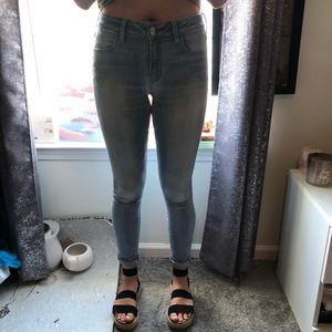 American Eagle Lightwash Skinny Jeans